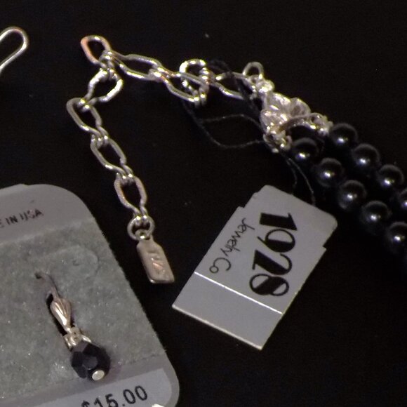 Lot of 3 New Old Stock 1928 Beaded Jewelry Bundle.  Necklace & 2 Pairs Earrings - Picture 5 of 9